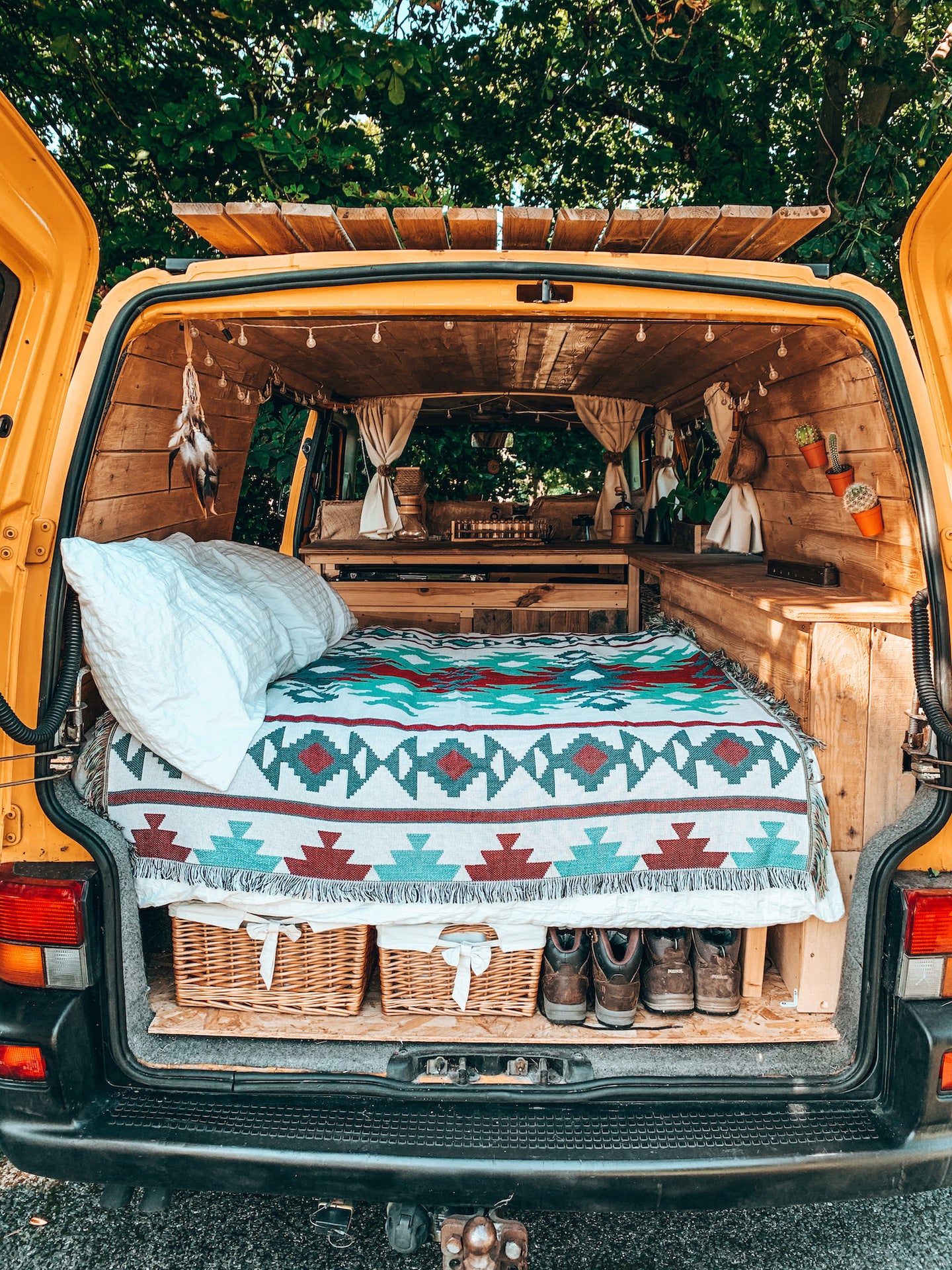 BLANKET PATTERNED, CAR, SOFA, BED 